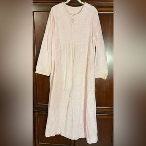 Delicates Tall Medium Zippered Duster/Robe. Light Pink.